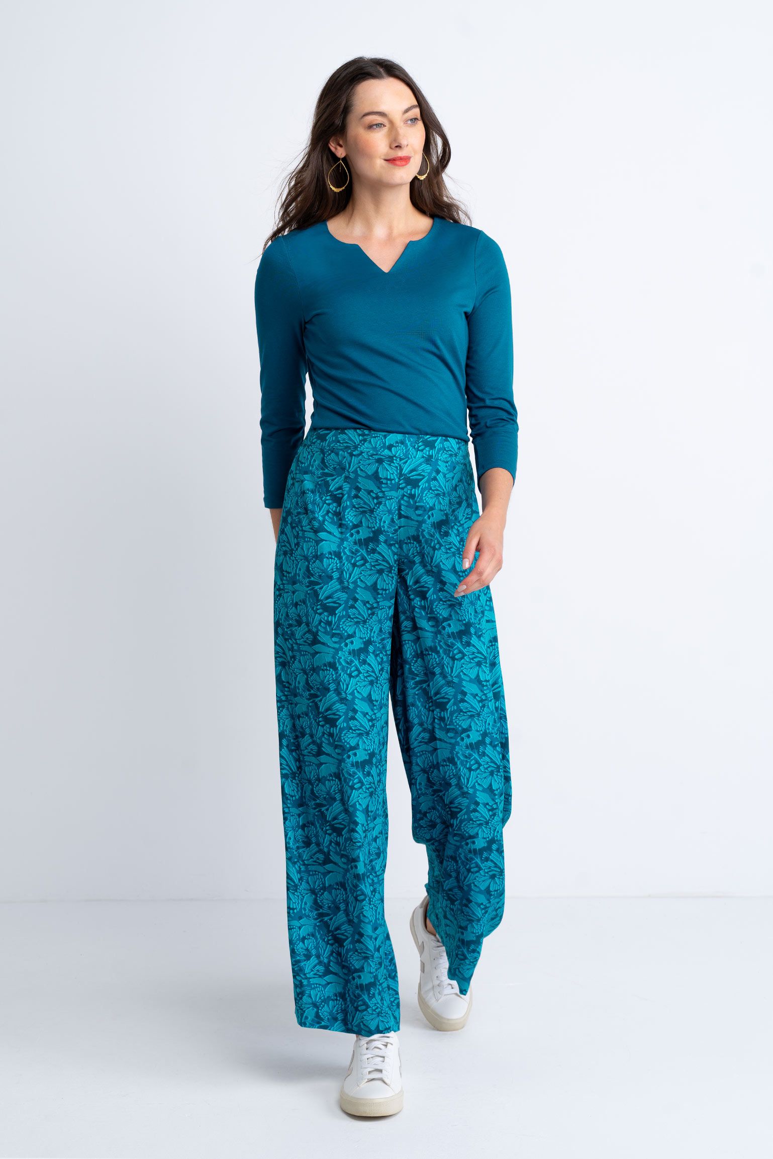 zoe_print_trousers_on_fig_antheus_d.jpg