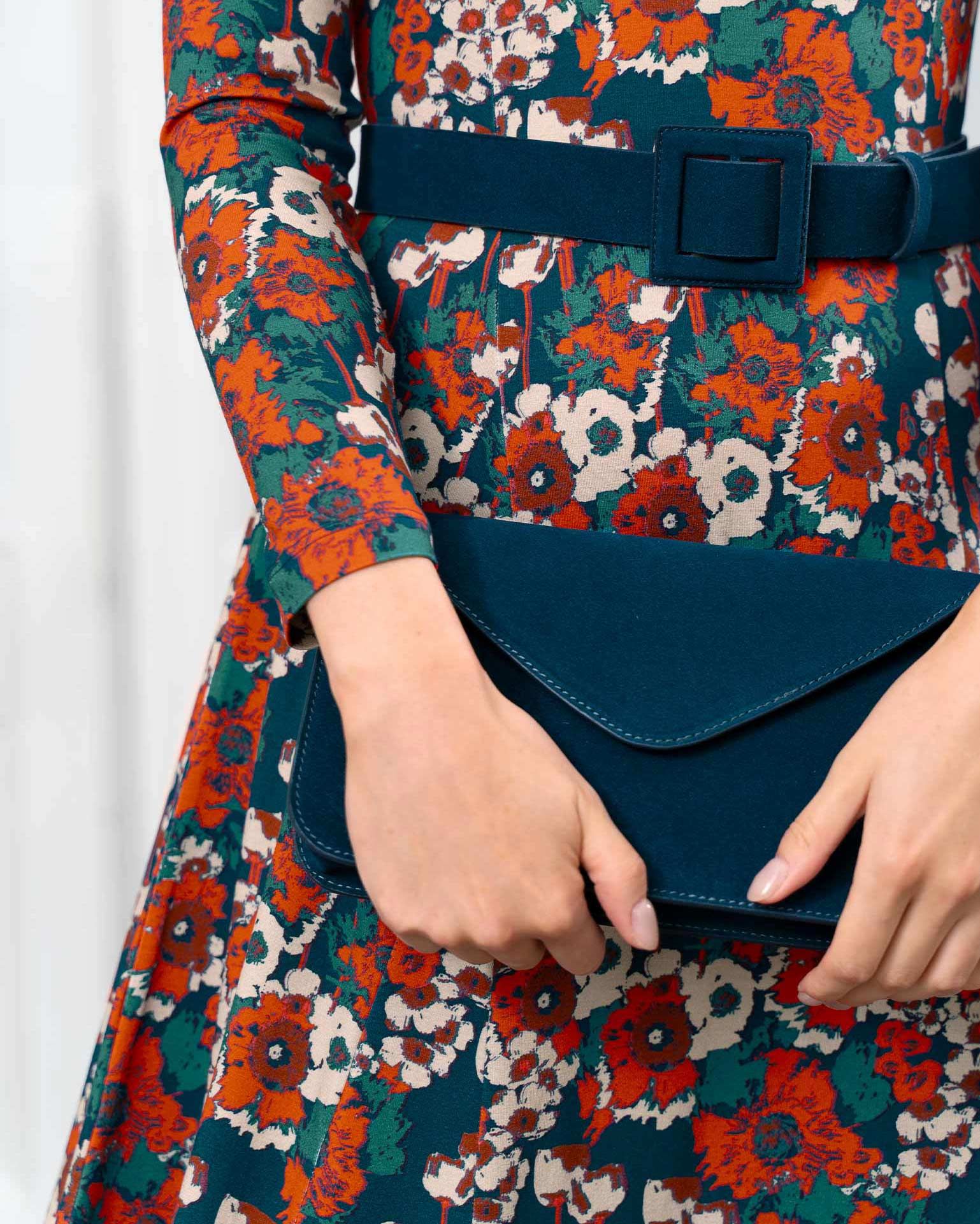 Emmeline_Suede_Clutch_On_Fig_rich_navy_b.jpg