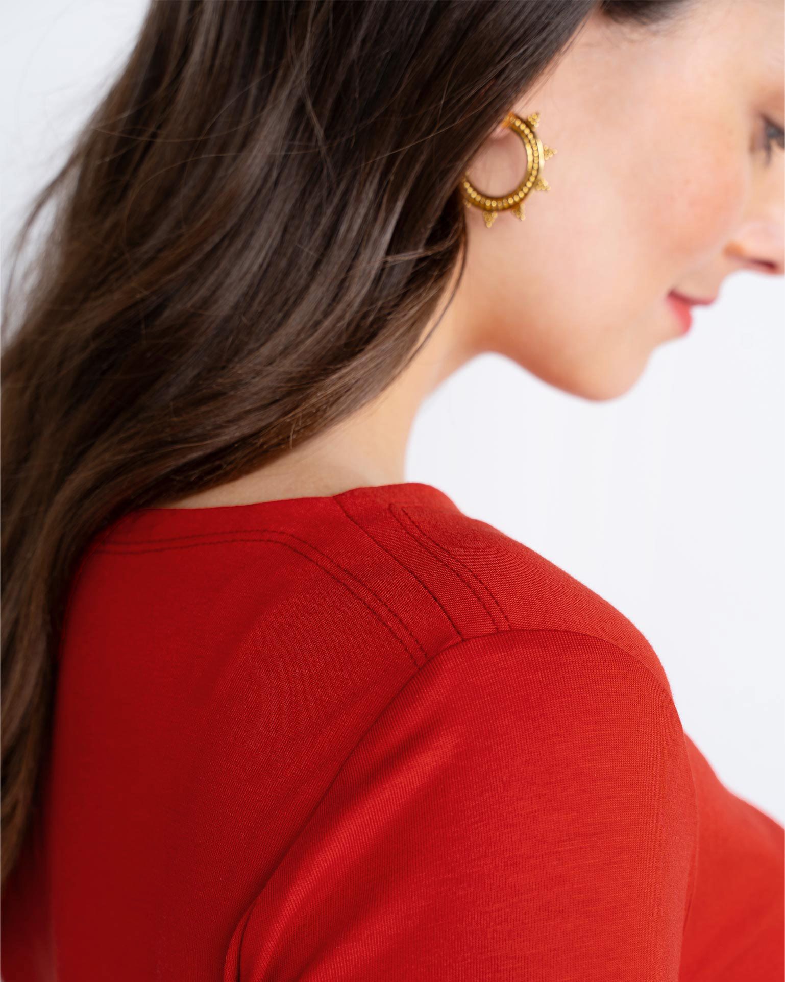 slash_neck_long_sleeve_on_fig_brick_red_d.jpg