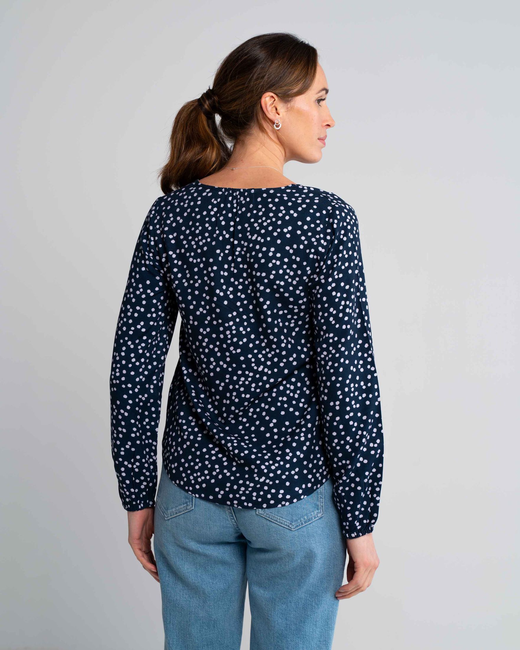 Joni_Print_Blouse_on_fig_Sultry_Navy_G.jpg