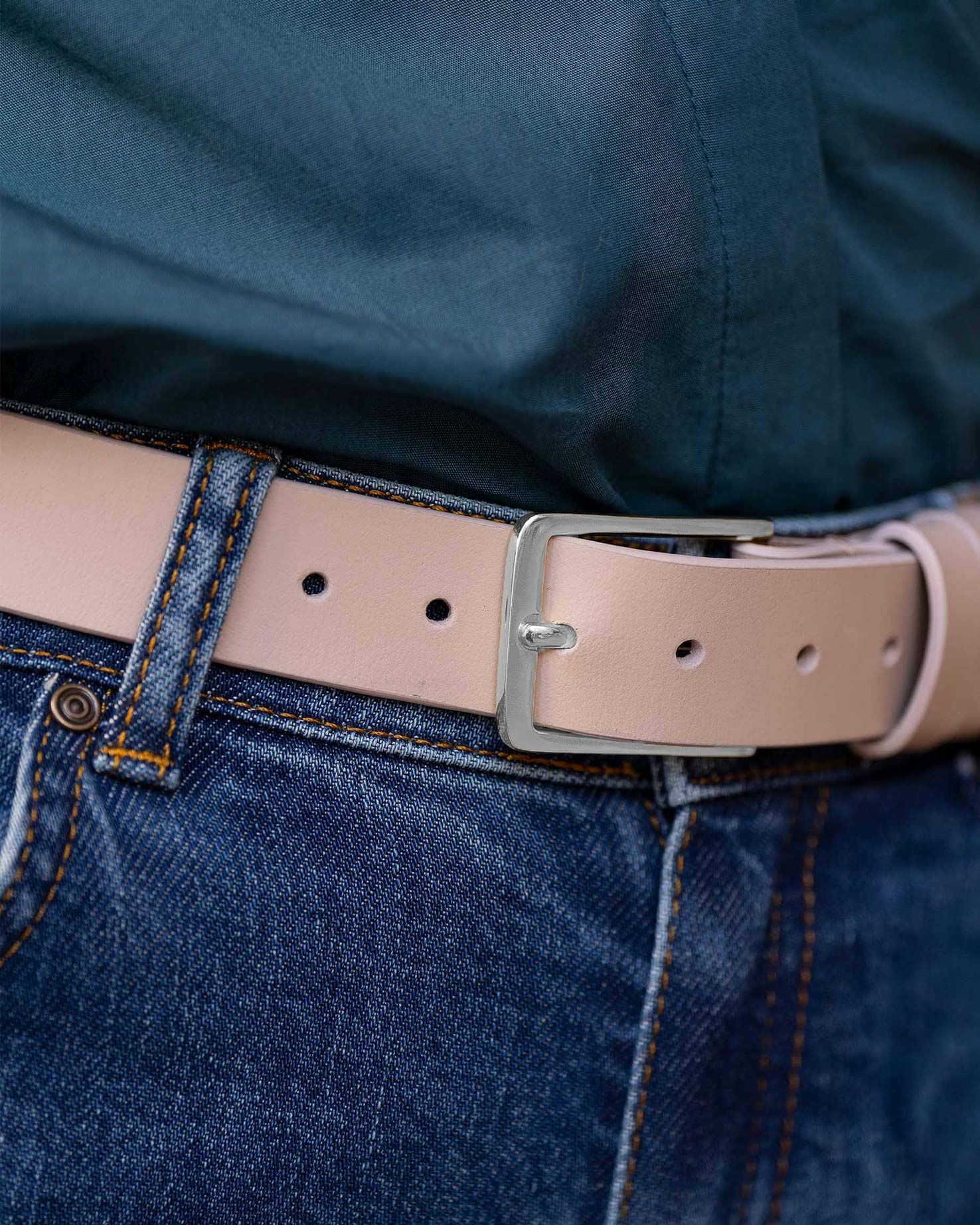 on_fig_lucielle_leather_belt_birch_taupe_a.jpg