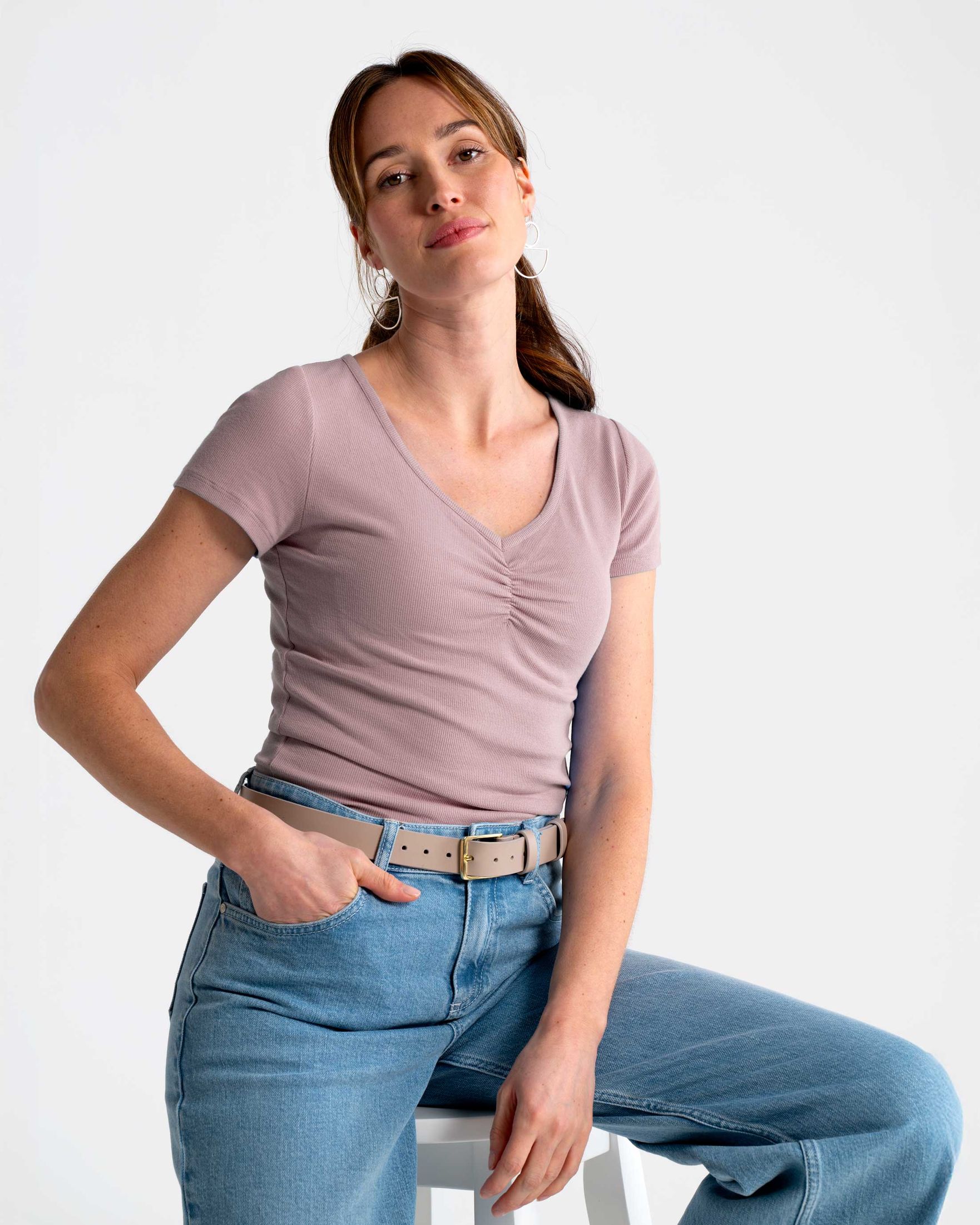 Sweet-V-Neck-Tee-on-fig-Kettlewell-vintage-rose-b.jpg