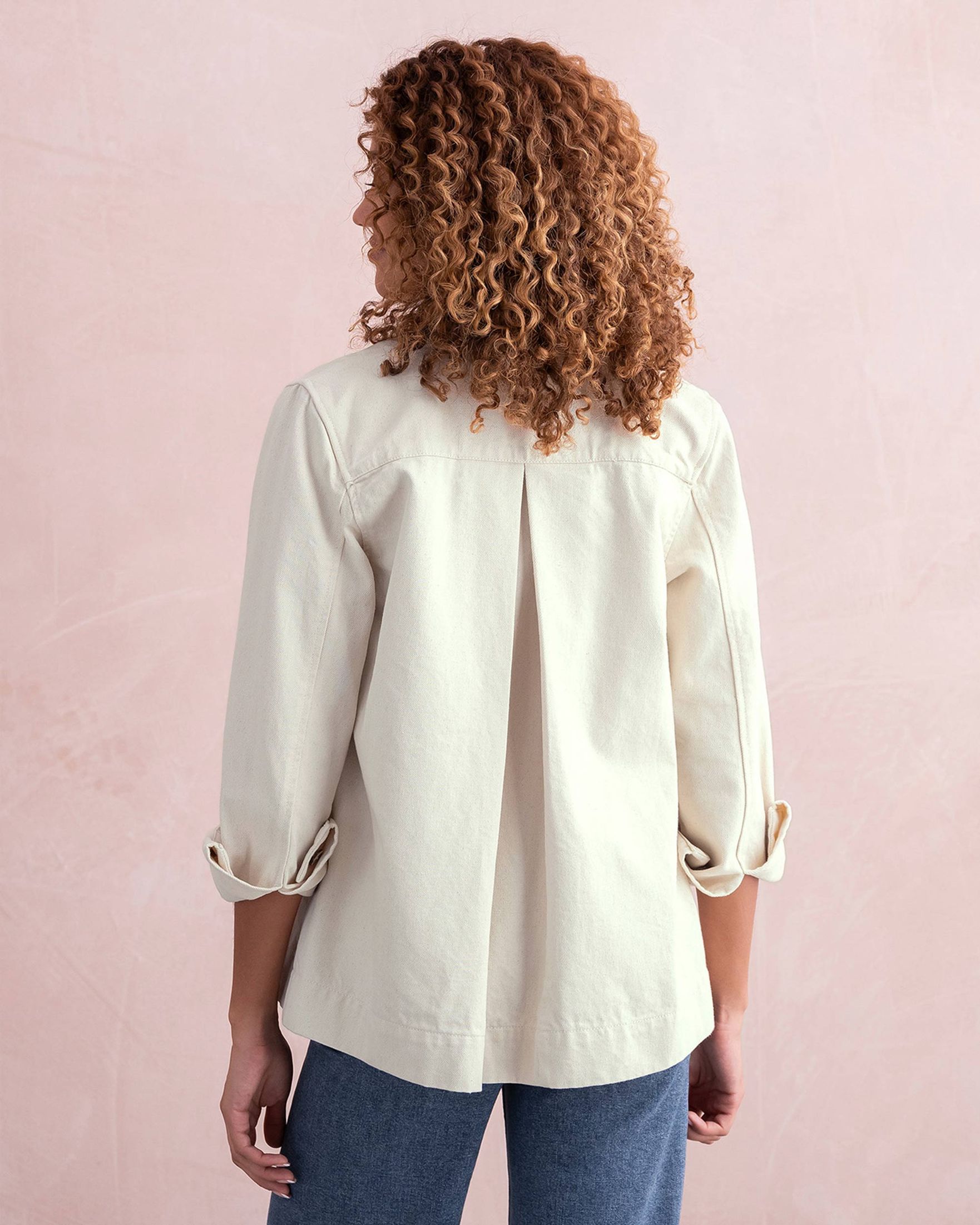 8450_cotton_twill_pleat_back_jacket_oatmeal-123_B.jpg