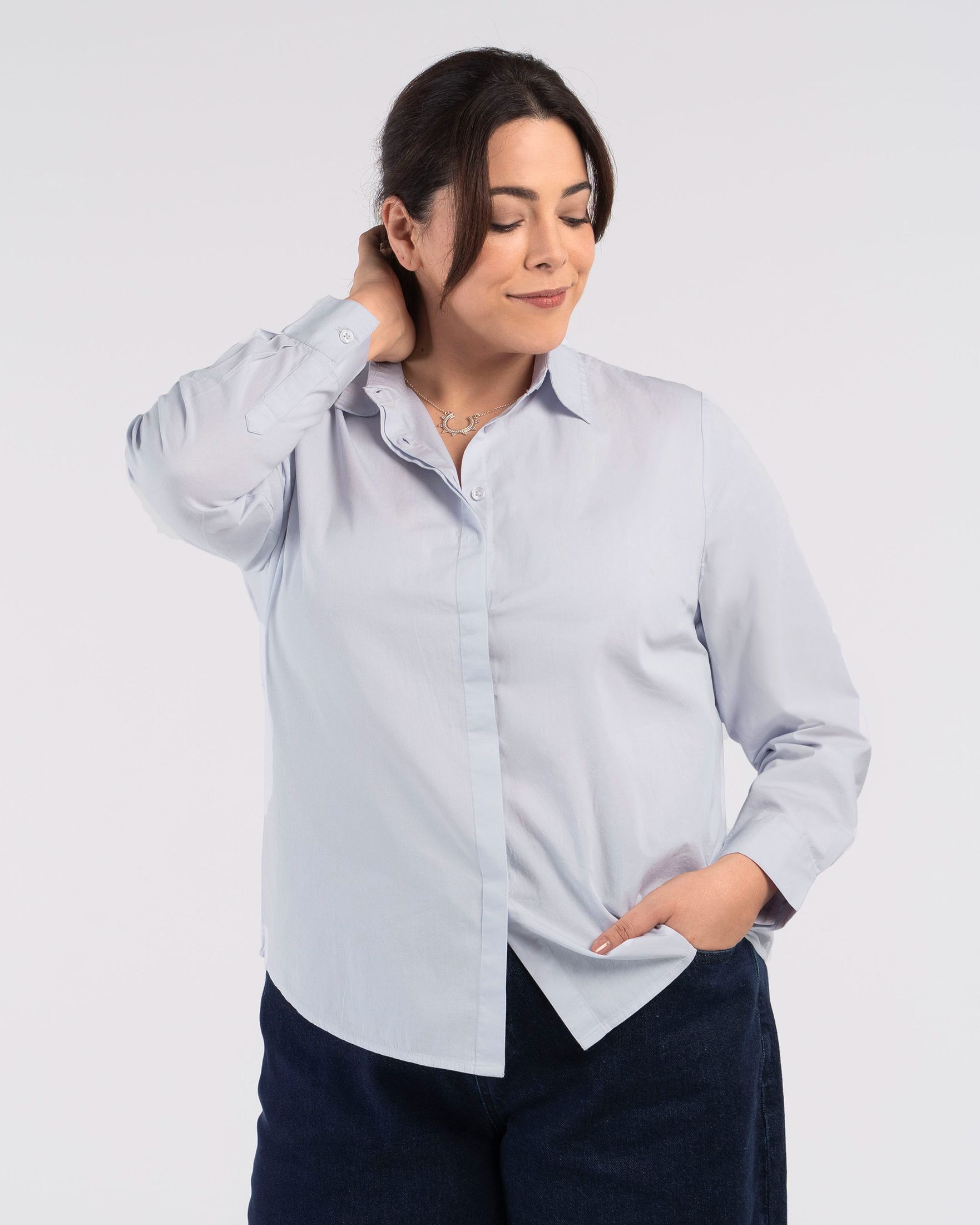 Mayfair_Classic_Shirt_on_fig_Silver_Ice_C.jpg