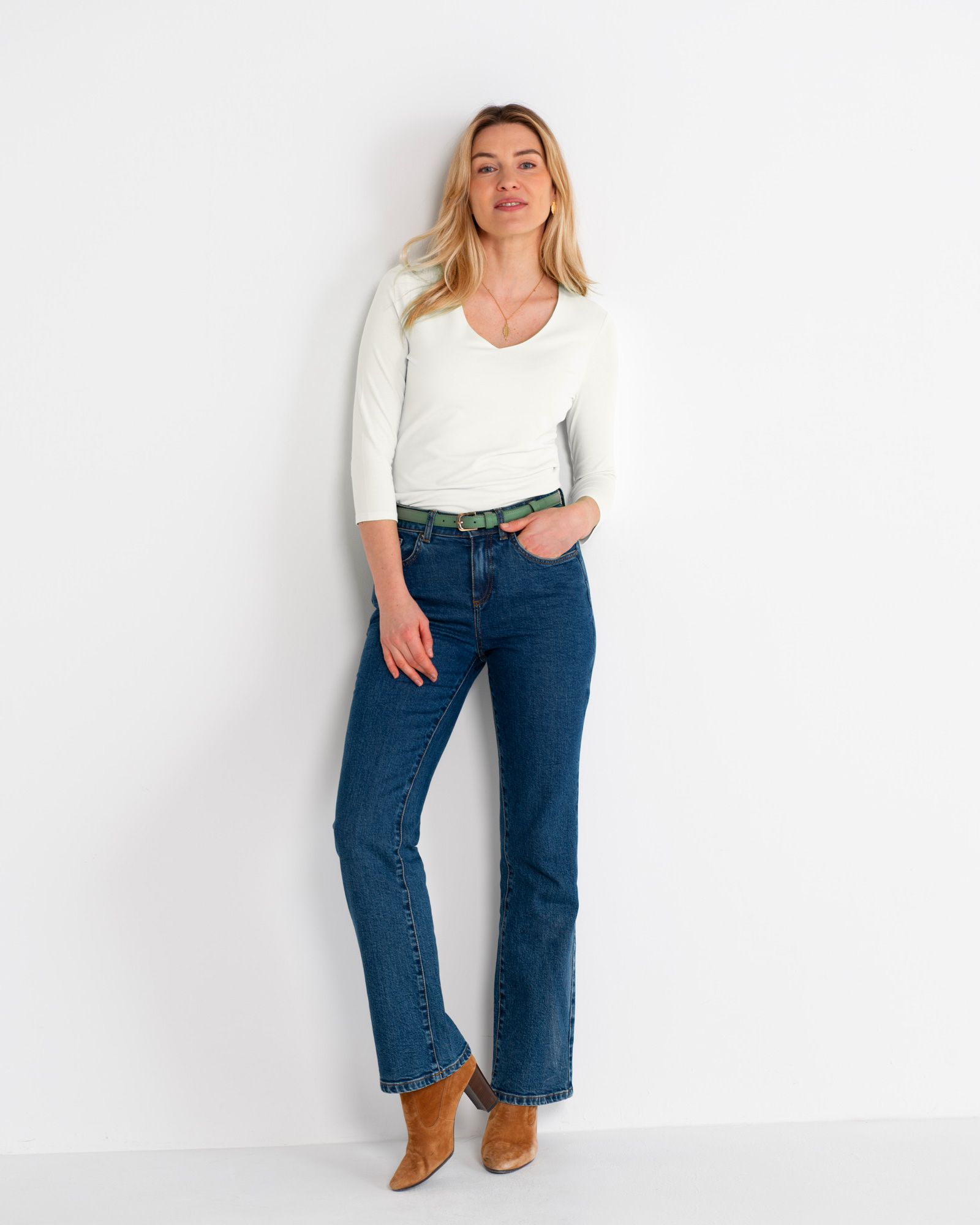 darcey-v-neck-on-fig-Kettlewll-Soft-White-b.jpg