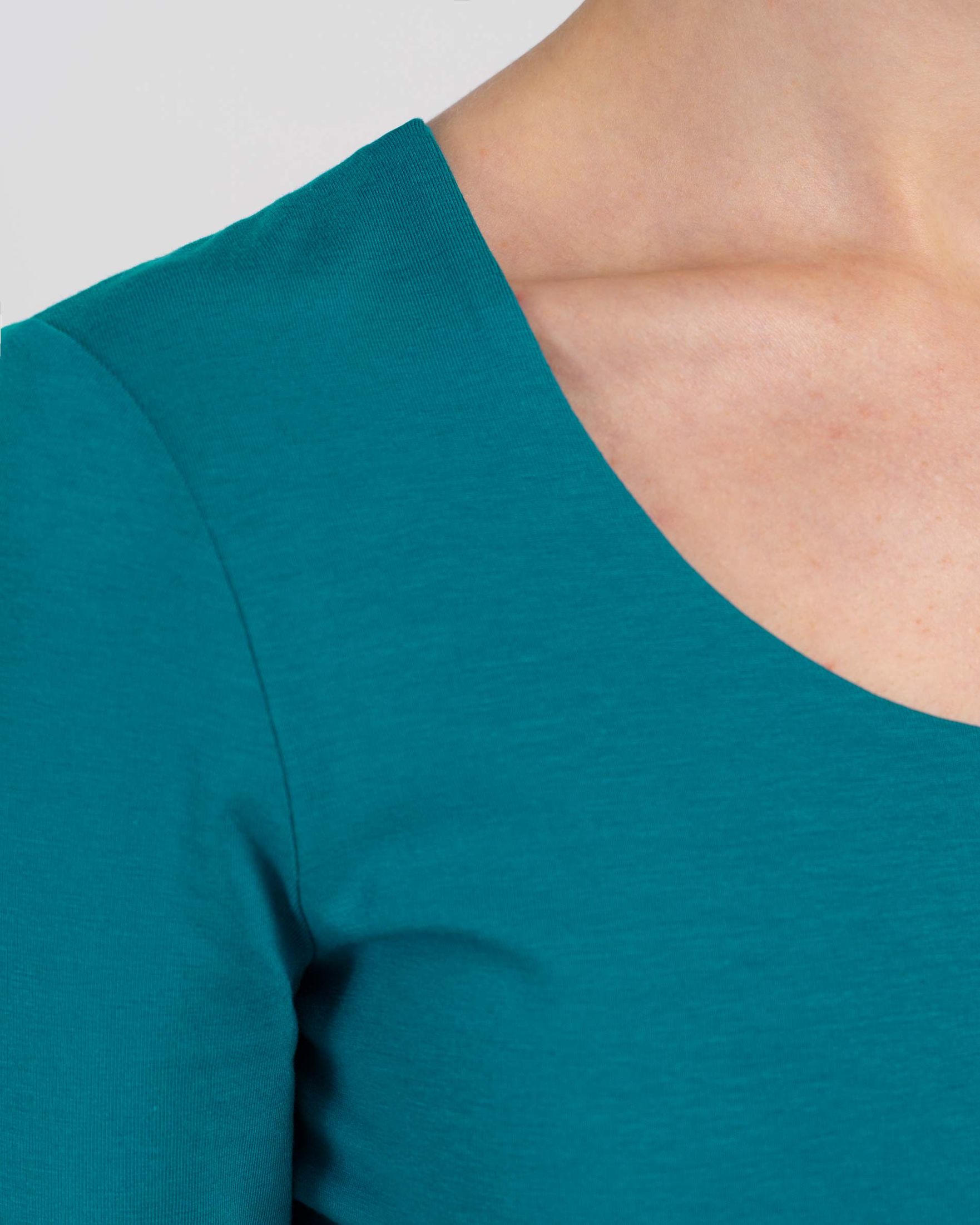 70077715KING-Darcey-Scoop-Long-Sleeve-ecom-Kingfisher-kettlewell-5.jpg