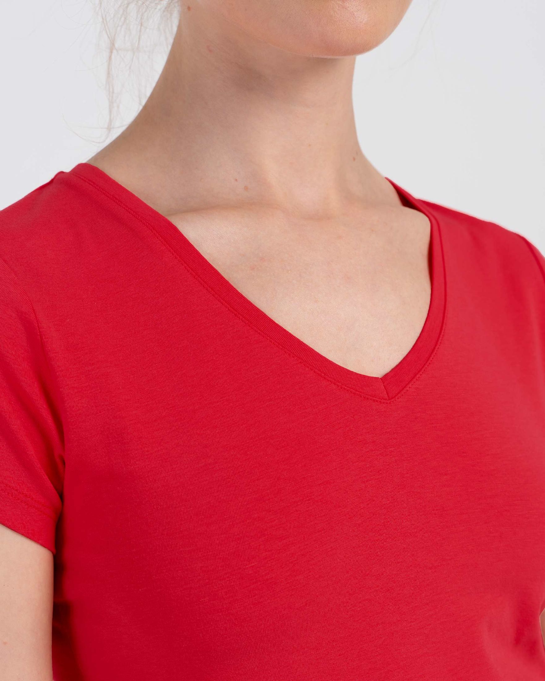 70058802TRED-everyday-cotton-v-neck-ecom-True-Red-kettlewell-5.jpg