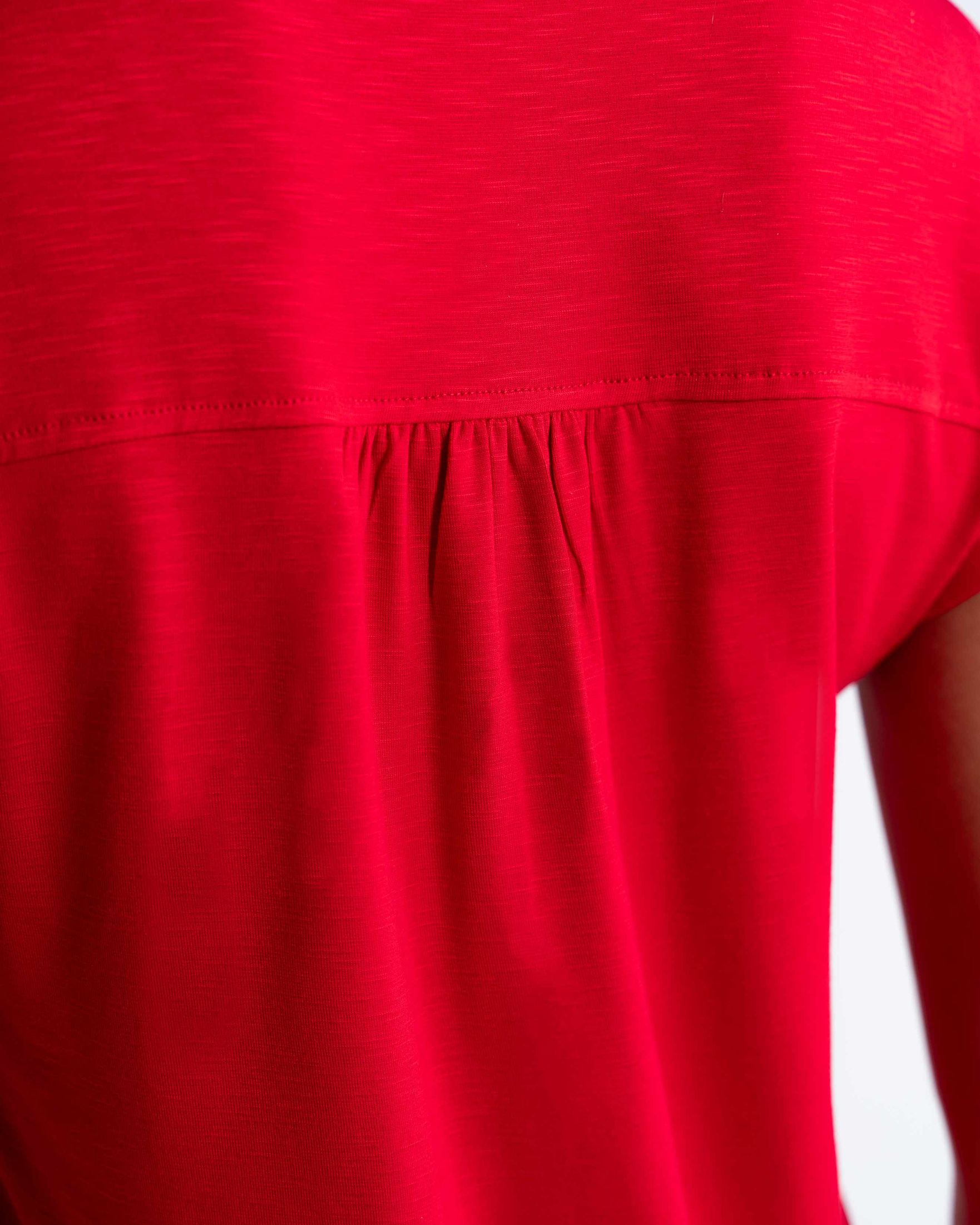 Mara_Top_on_fig_Tango_Red_A.jpg