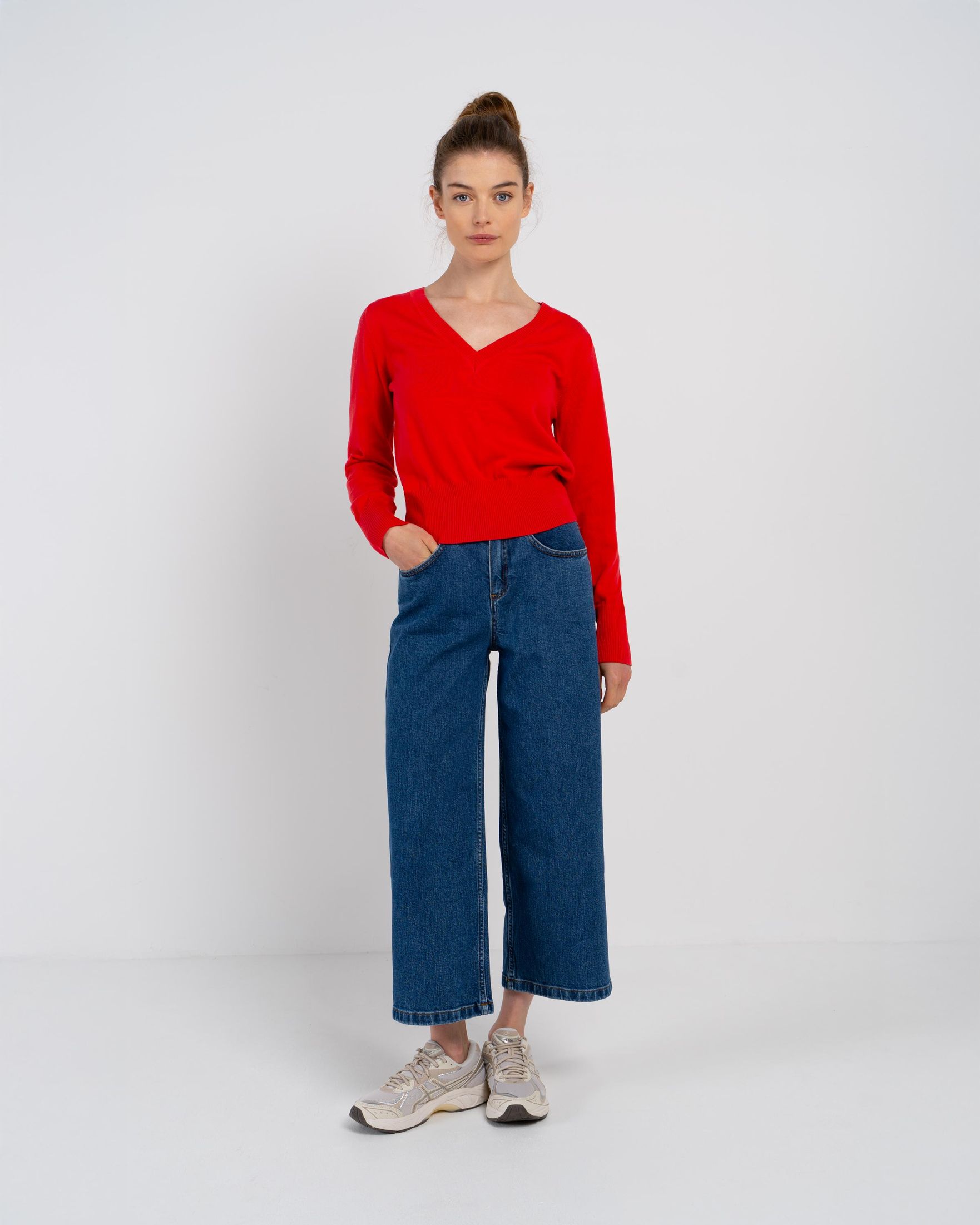 70118515GERA-Cleo-V-Neck-Sweater-ecom-Geranium-Kettlewell-1.jpg