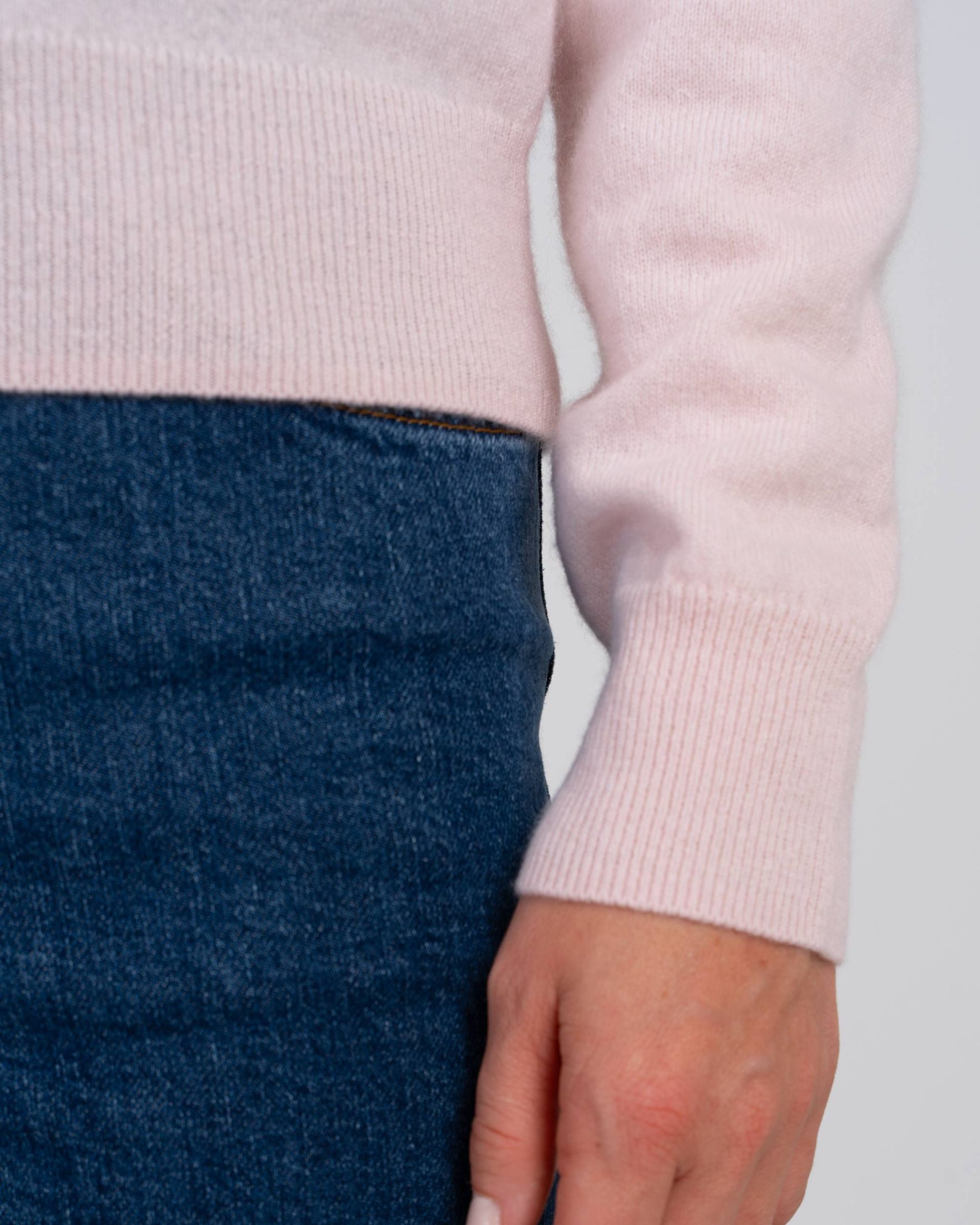 70125715BLTB -Cashmere-Sweater-Ecom-Detail-Ballet-Blush-Kettlewell-5.jpg