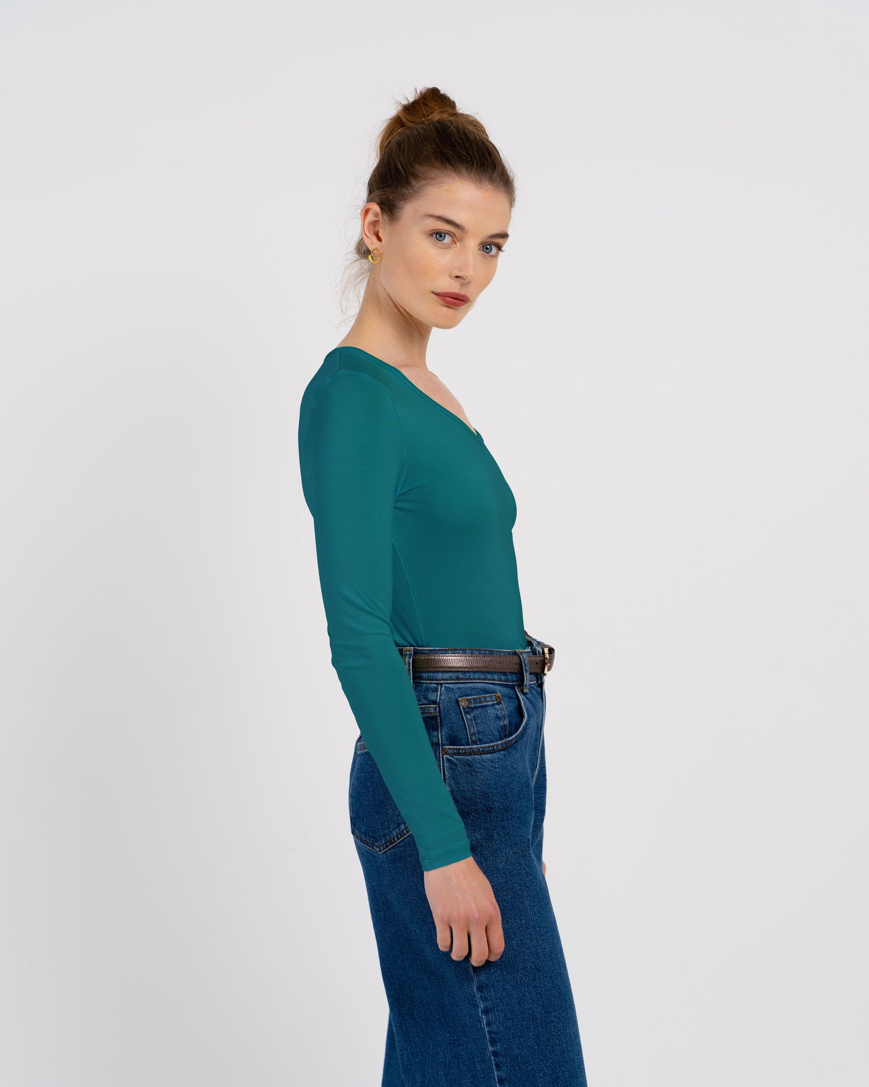 70124615EGTE-Silky-V-Neck-Ecom-Side-Egyptian-Teal-Kettlewell-4.jpg