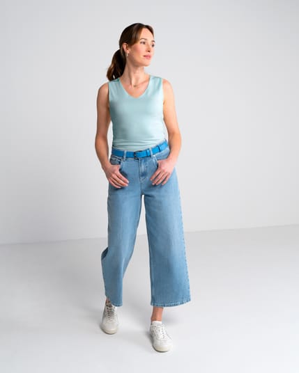 Darcey Sleeveless V